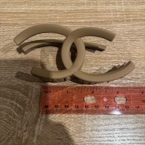 Elegant Hair Clip in Classic Tan